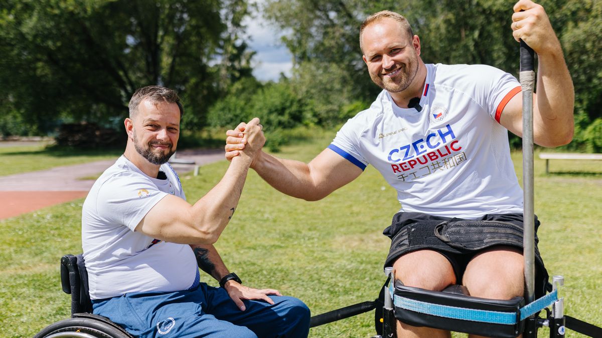 Staněk si vyzkoušel, jak vrhají kouli paralympionici: Úplně jiný, ale aspoň nechodím pro kouli