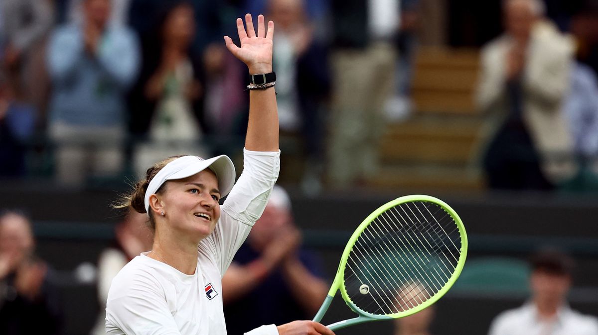Krejčíková postoupila ve Wimbledonu i do čtvrtfinále čtyřhry
