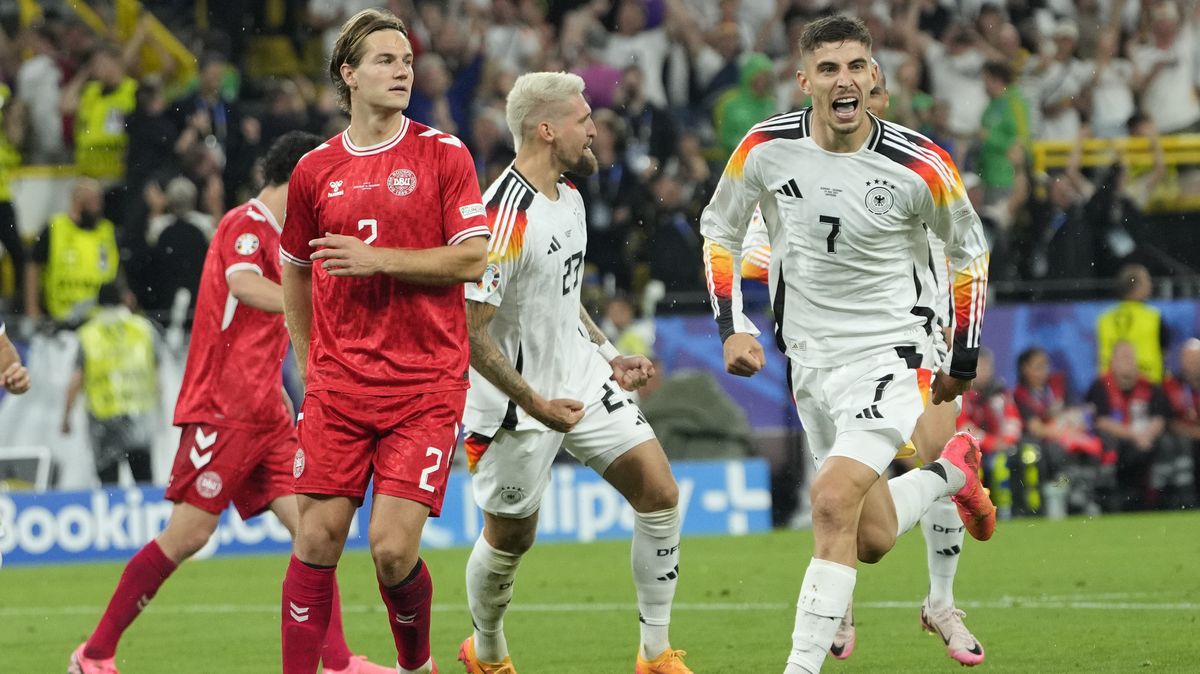 Dán prožil hororový zápas, pak zkritizoval rozhodčího. Pravidlo o ruce nechápou ani legendy v Anglii