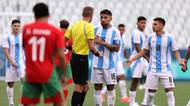 Fotbalový chaos na OH. Argentina nakonec prohrála, dvě hodiny přerušení, pak rozhodl VAR