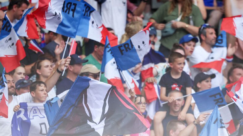PAŘÍŽSKÁ GLOSA: Paříž nahání Londýn. Hrdí Francouzi na soka neztrácejí