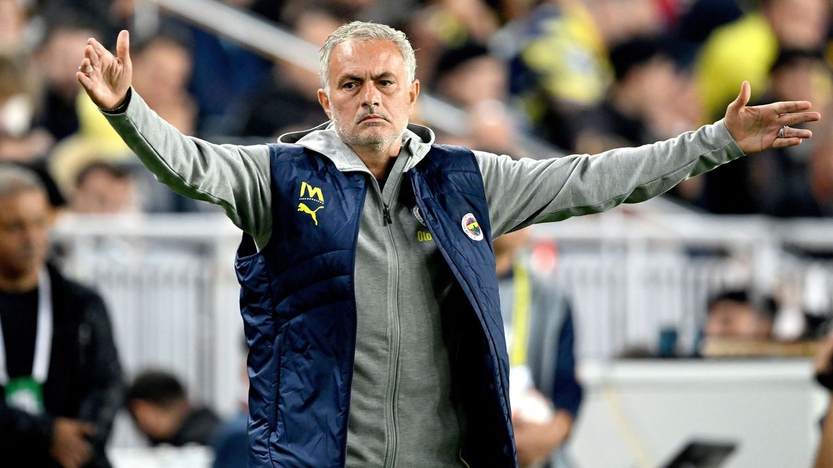 Mourinho zuřil. S ofsajdem nesouhlasil a před kameru postavil notebook