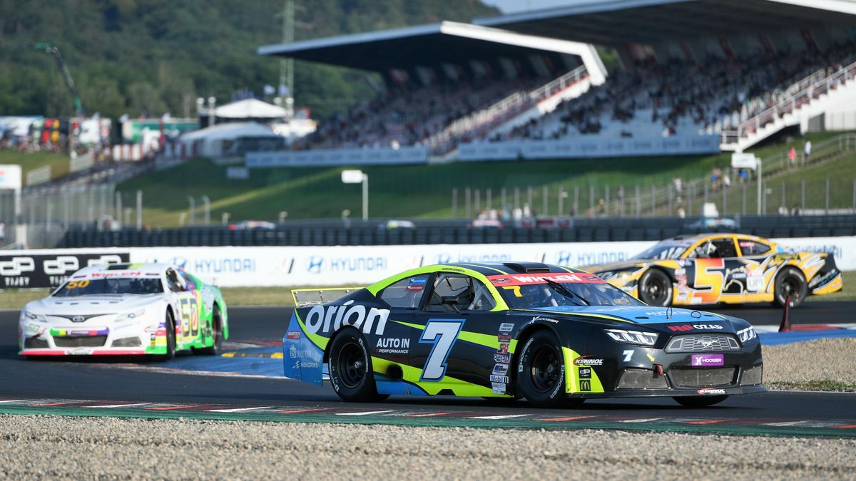 Doubek v Mostě obsadil druhé místo, v neděli startuje z pole position