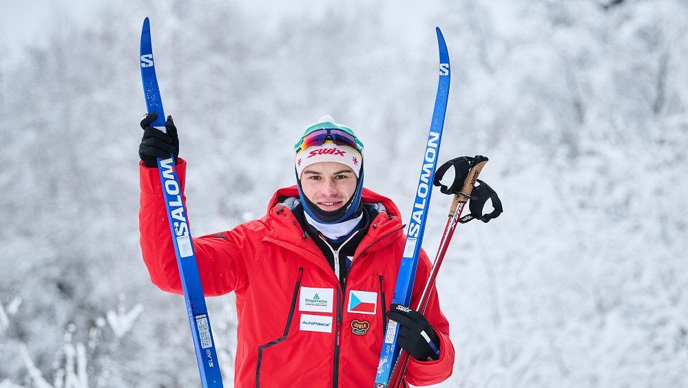 Futuristický stadion, super atmosféra i české ambice. Jen vedro je pro lyžaře strašákem