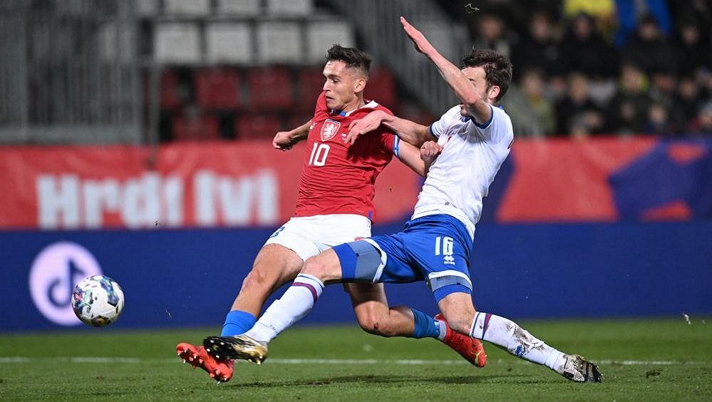 Faerské ostrovy žijí fotbalem. Každý je tu do něj blázen, říká trenér