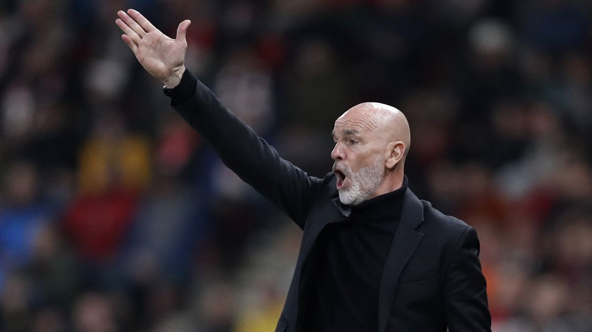 Červená karta pro Slavii byla zlomová, řekl Pioli. Milán se poučil z prvního zápasu