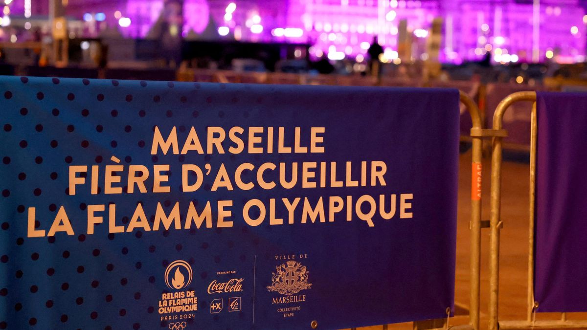 Olympijský oheň po dvanáctidenní plavbě dorazil z Řecka do Francie