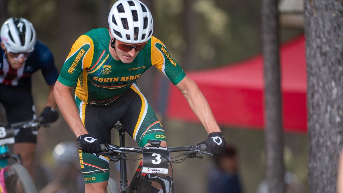 Novým mistrem světa v cross country bikerů je Jihoafričan Hatherly, Cink byl šestnáctý