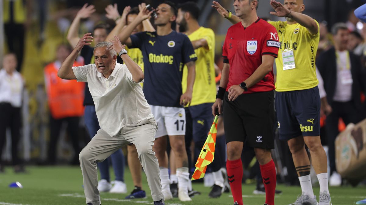 Typický Mourinho. Po vyřazení z Ligy mistrů se pustil do rozhodčích