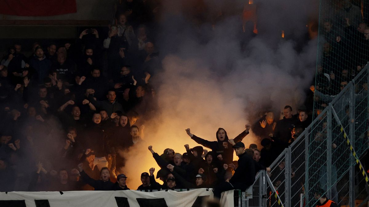 Zápas domácího Ajaxu s Laziem v EL se bude hrát bez římských fanoušků