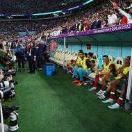 Smečka fotografů a Cristiano Ronaldo mezi náhradníky. 