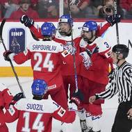 Čeští hokejisté během třetí třetiny finále MS dvactek senzačně smazali náskok Kanady. V prodloužení však urvala zlato Kanada.