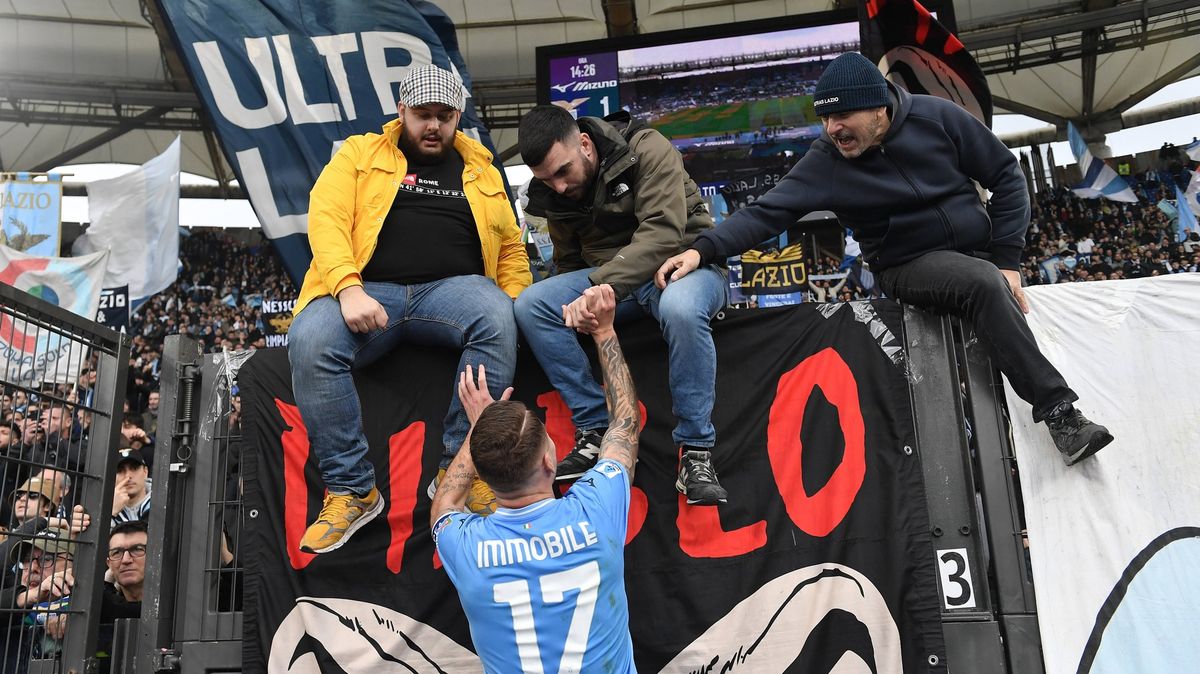 Hrůzné scény v Římě. Chuligáni napadli kapitána Lazia, když vedl děti do školky
