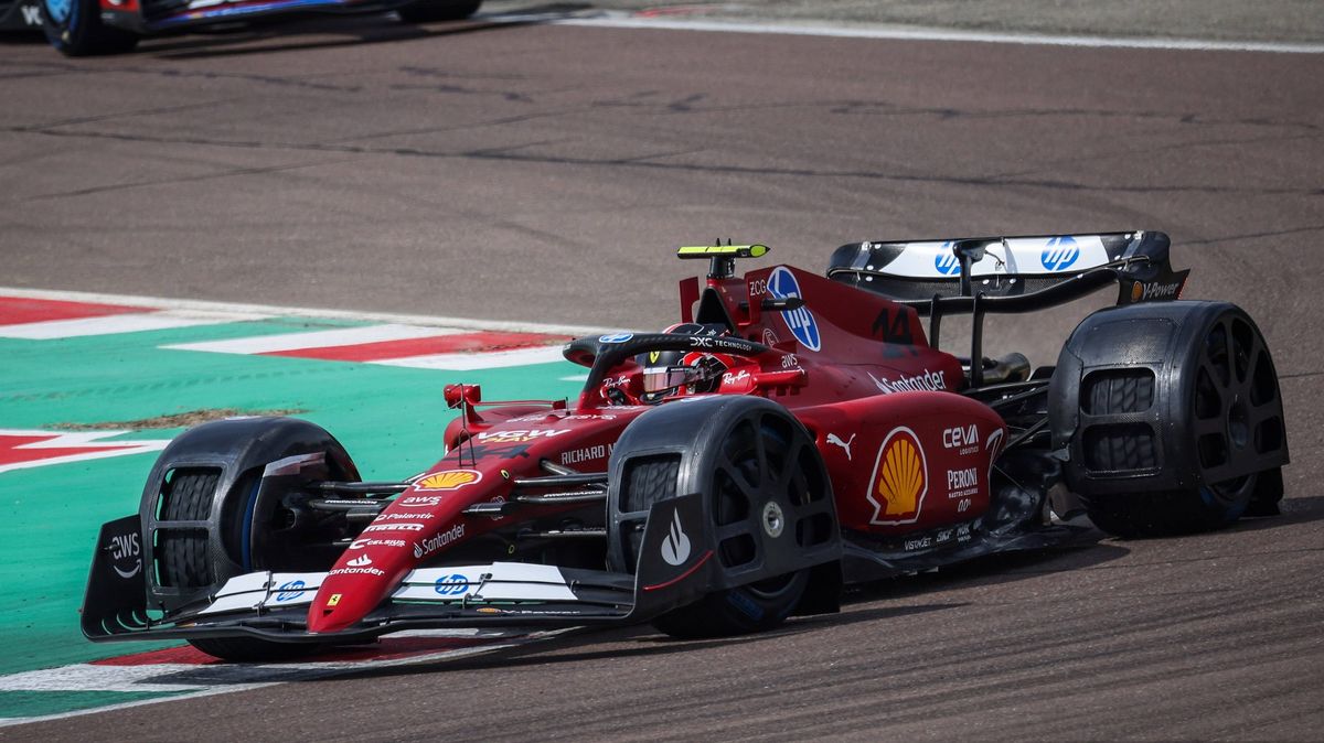F1 s blatníky! Ferrari testuje „ošklivost“, která má jezdcům zlepšit výhled v dešti