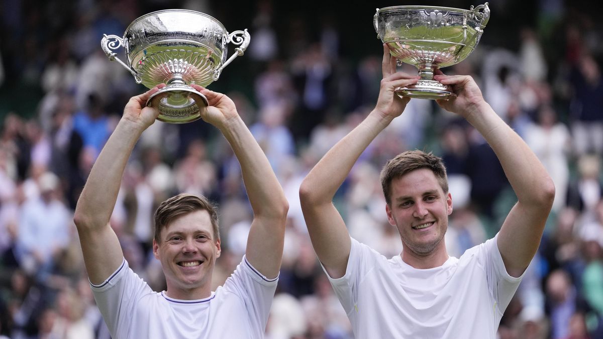 Průvodce na letišti a statistik Wimbledonu. Královský turnaj dobyli po třech měsících známosti