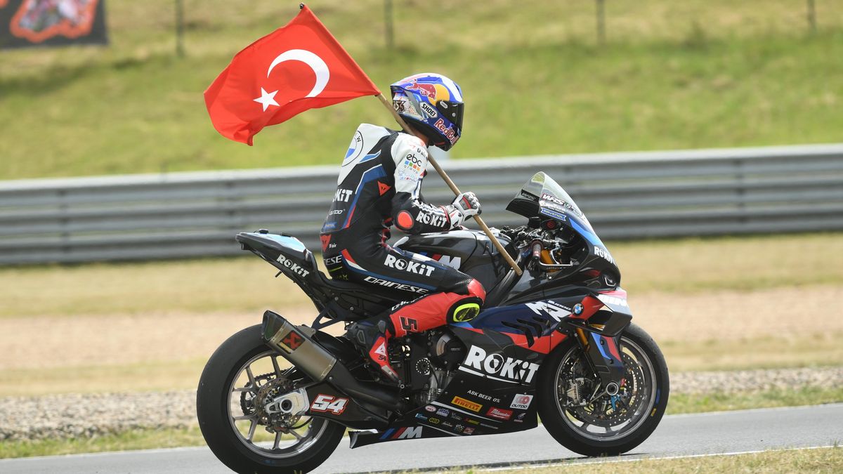 Razgatlioglu vyhrál všechny tři závody MS superbiků v Mostě