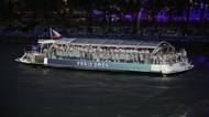 Čeští olympionici se představili světu, vlajku nesli Krpálek s Horáčkovou. Slavnostní zahájení OH pokračuje
