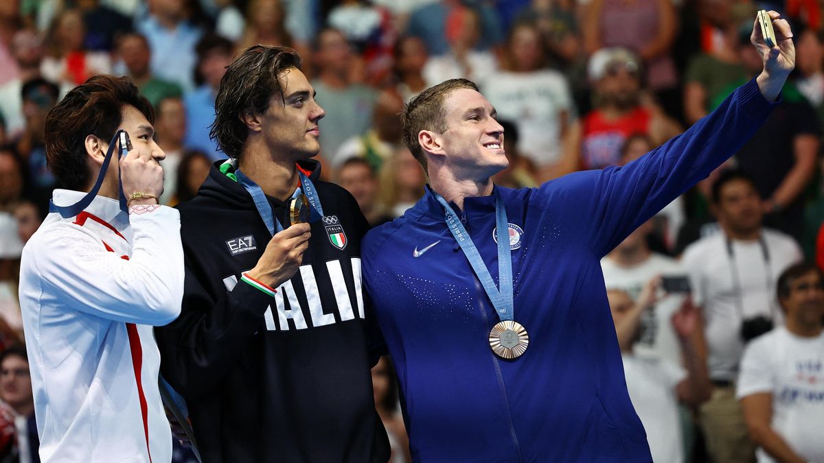 Dojemné chvíle na stupních vítězů. Bude to holčička, přečetl si olympijský medailista