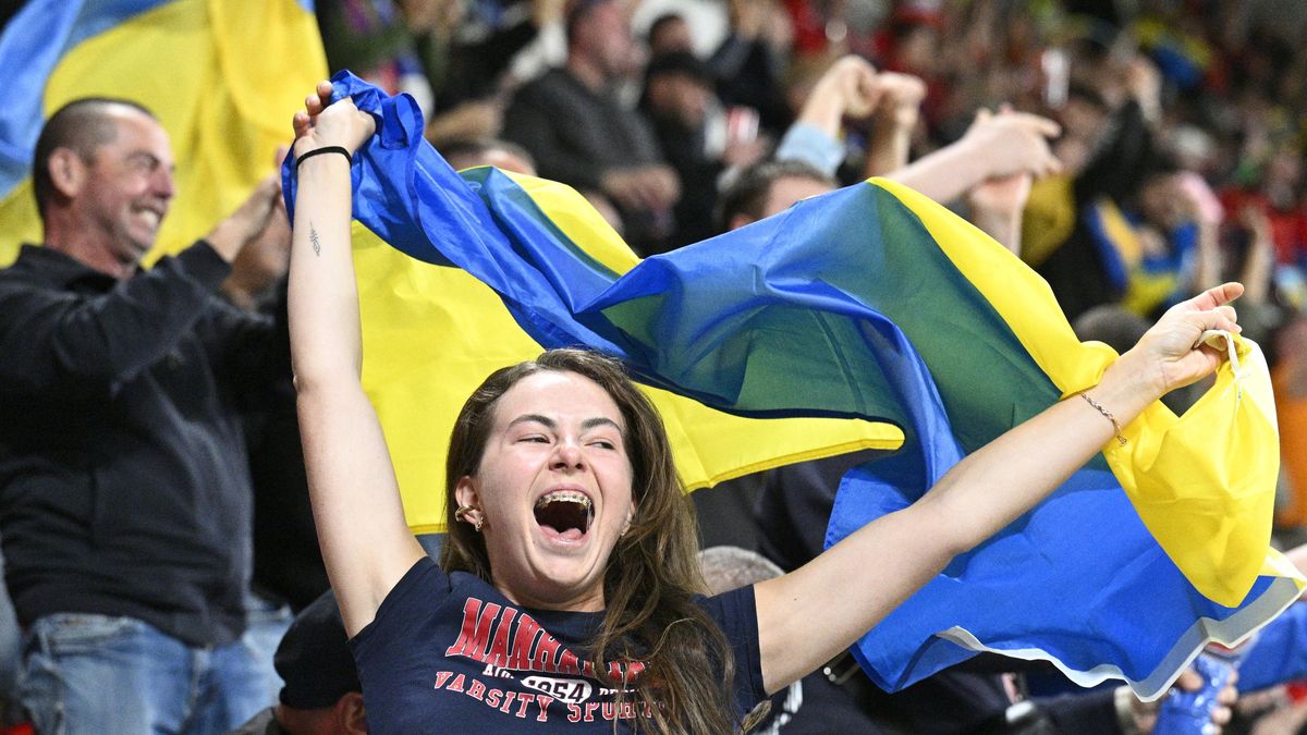 Minule nával Ukrajinců, teď volné sedačky. Na reprezentaci zbývají tisíce lístků