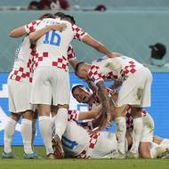 Chorvatská reprezentace se raduje po třetím zásahu proti Kanadě.