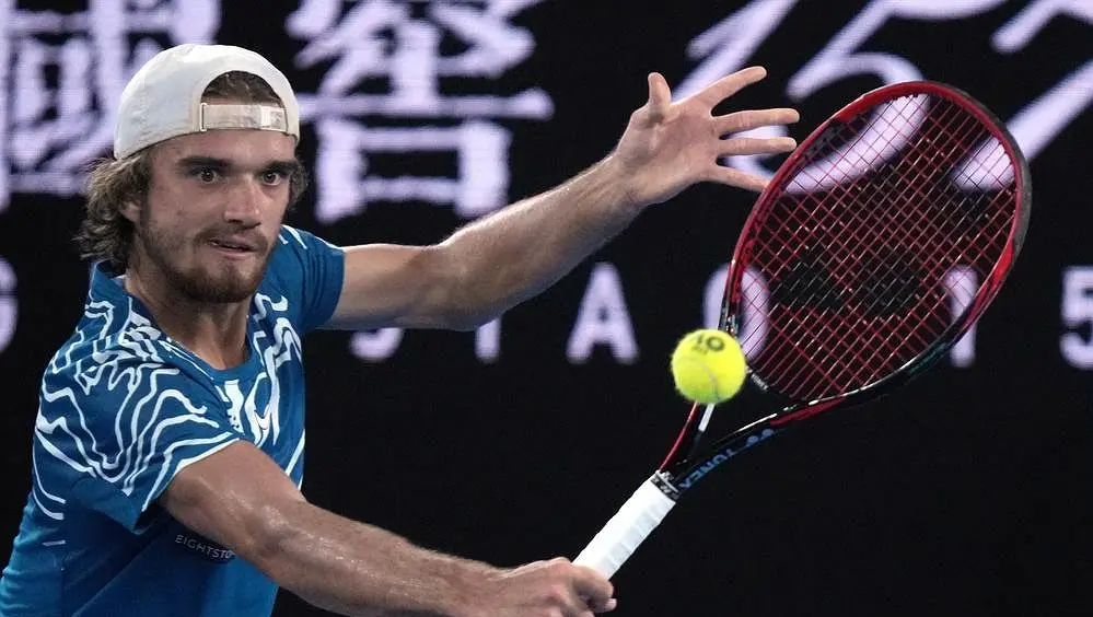 Australian Open |  Macháč plaget verdens nummer tre i Melbourne.  Plíšková og Fruhvirtová avanserer, avslutter Martincová