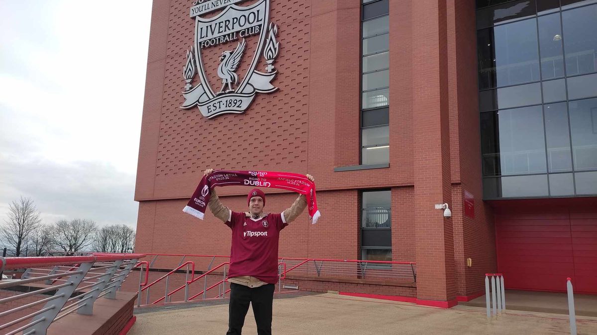 Cestami po Anglii až do Liverpoolu a ještě dál. Fotbalový nadšenec pojal výjezd netradičně