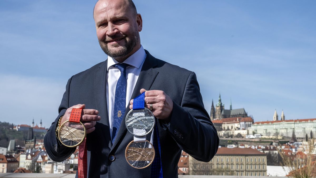 Medaile pro hokejové MS budou ze skla. Snad je uvidíme na českých dresech, přeje si Bříza