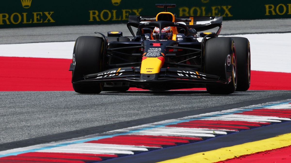 V jediném tréninku F1 v Rakousku byl i přes potíže s motorem nejlepší Verstappen
