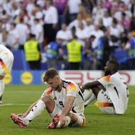Smutek německých fotbalistů po vyřazení ve čtvrtfinále Eura