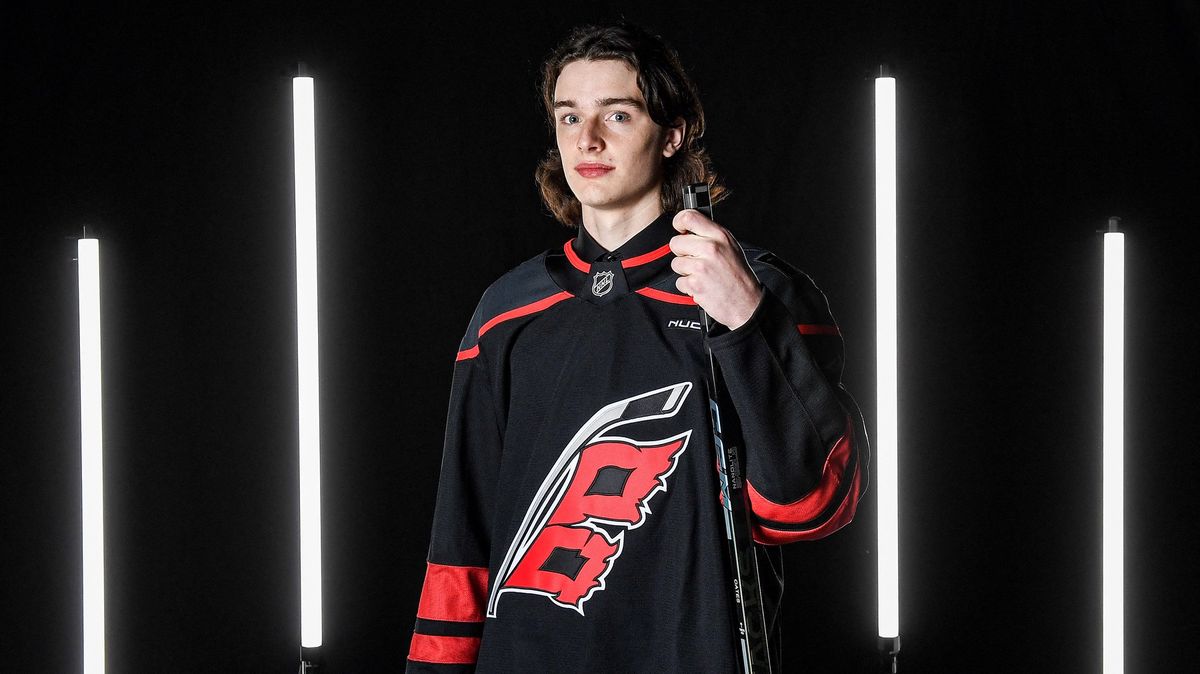 Obránce Badinka podepsal smlouvu s Carolinou v NHL