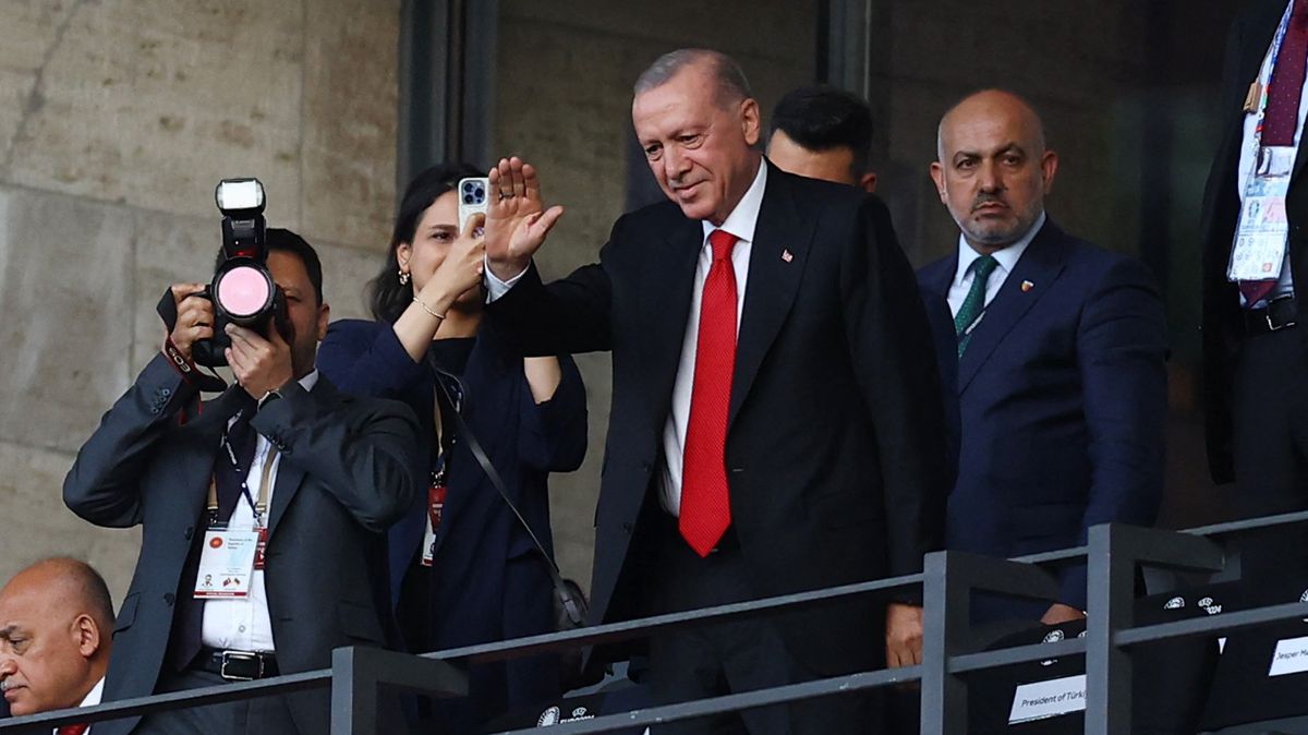 Erdogan pálí do UEFA: Politika, potrestali jste celé Turecko!