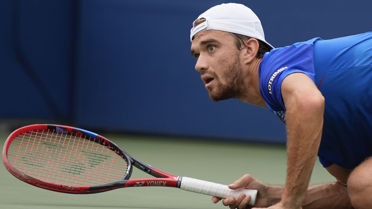 Hraju skvělý tenis, snad to vydrží dál, zářil Macháč po postup