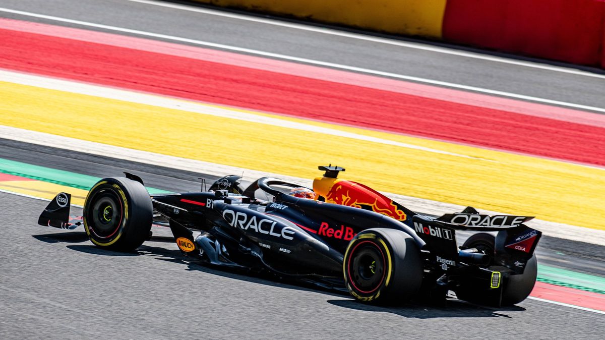 Tisíce lidí se přišly podívat na elitní piloty a formuli 1 do pražského Karlína