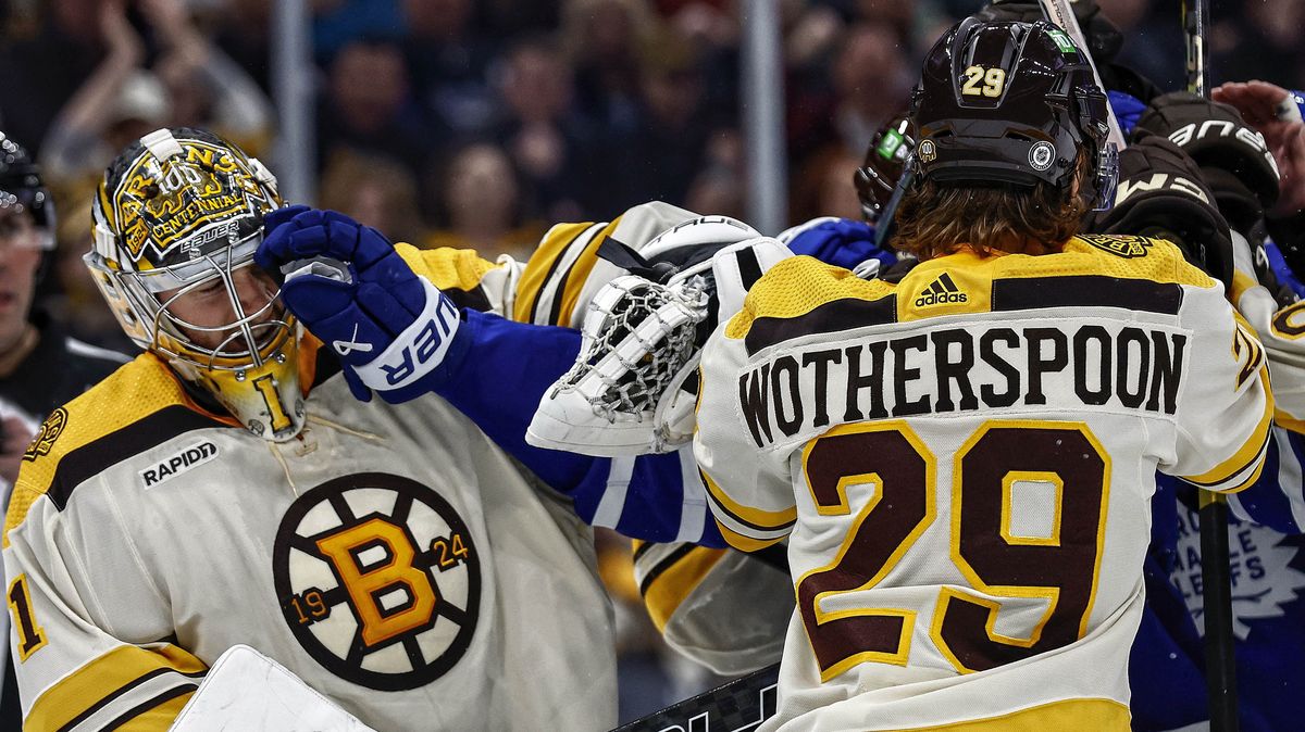 A příště v play off? Rivalita Bostonu s Torontem nabírá grády. Rvát se chtěl i gólman