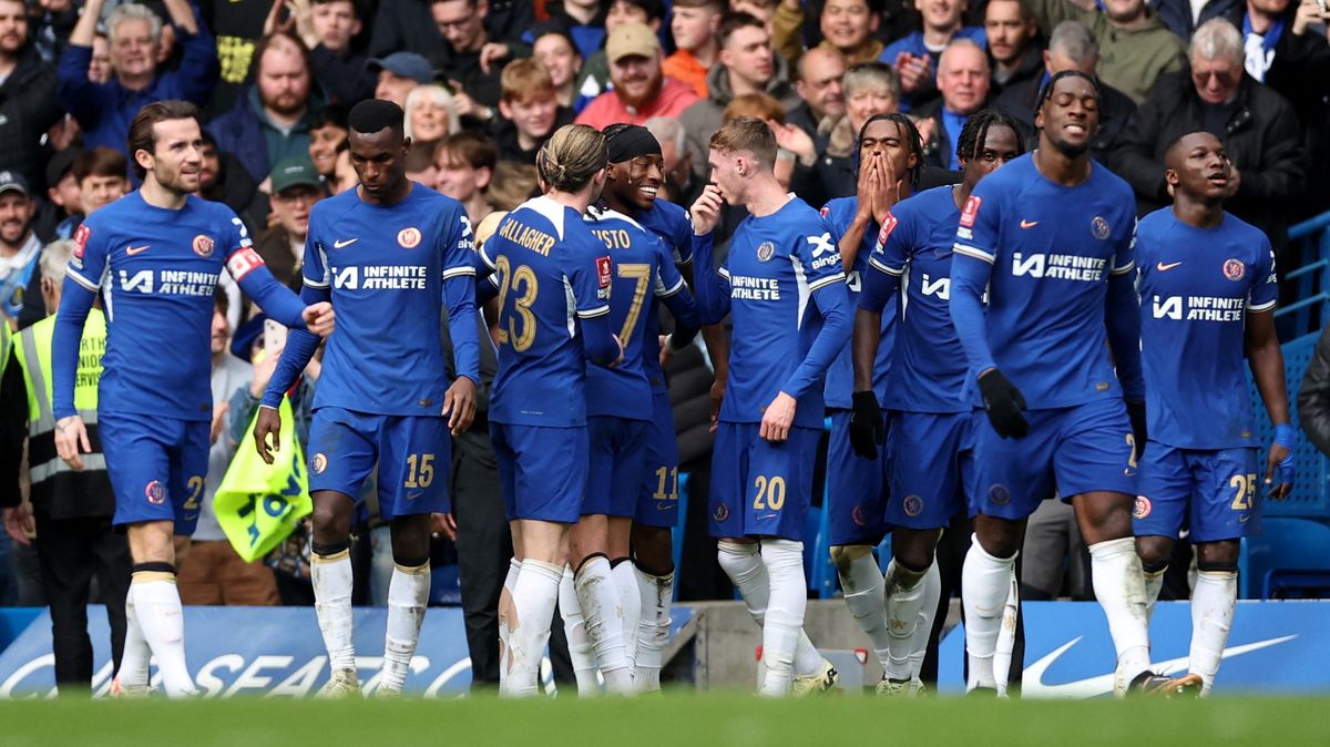 Chelsea dvěma góly v nastavení porazila Leicester a je v semifinále FA Cupu