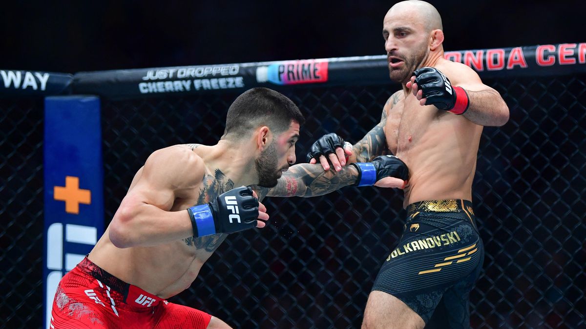 UFC velebí nového šampiona. Předvedl uragán, pak vyzval legendárního McGregora