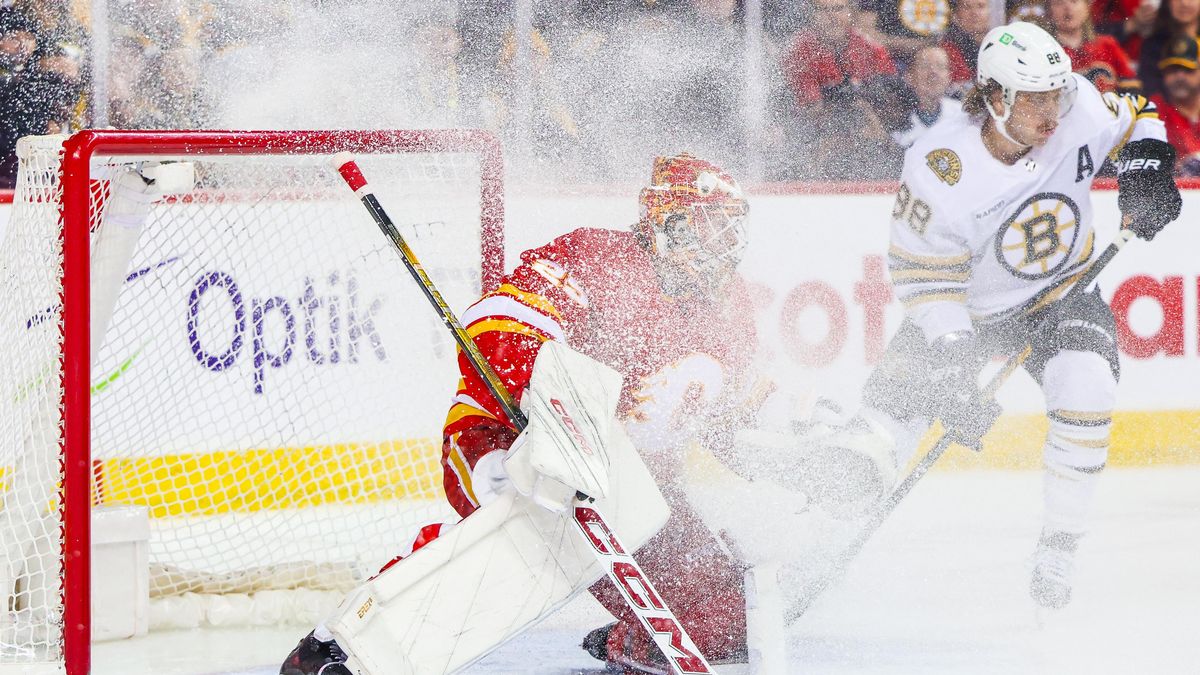 Pastrňák se kočkoval se Slovákem. Proti Calgary to Bostonu nejde, zase zpackal prodloužení
