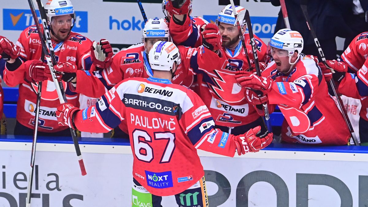 SESTŘIH: Vyhrocené derby a jediná trefa, Pardubice mají postupový mečbol