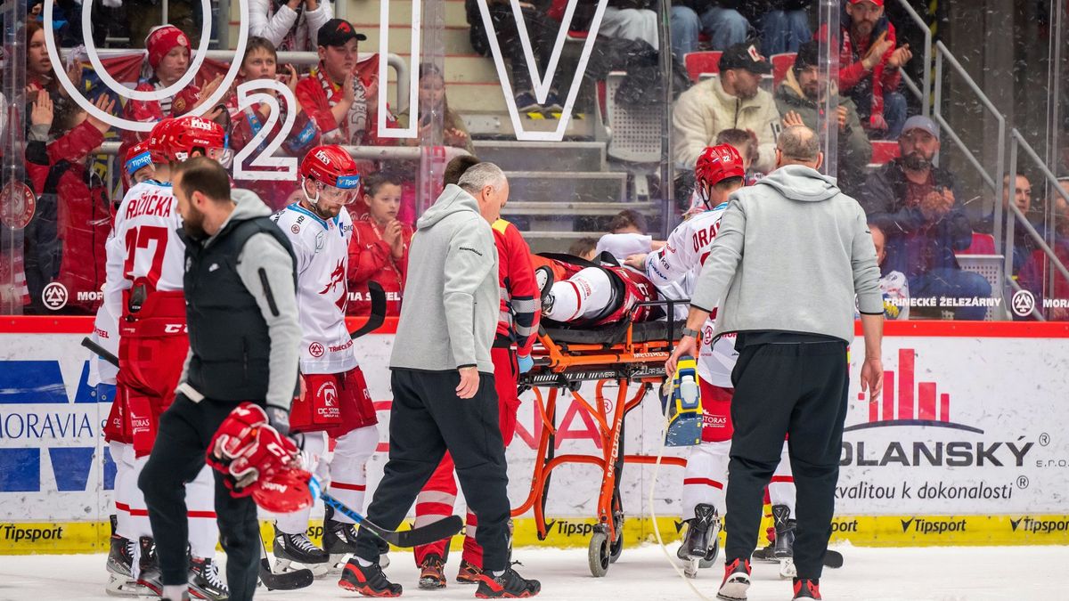 Vážné zranění Jeřábka. Křičel bolestí, celá kabina je z toho smutná, přiznával Hrehorčák
