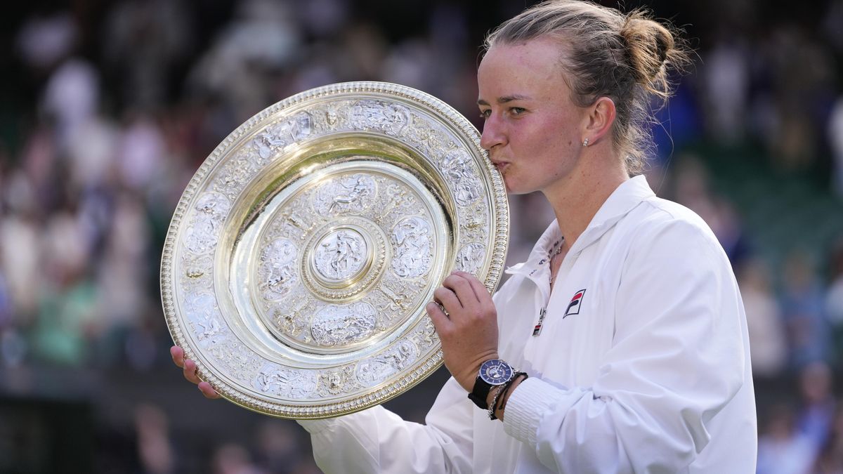 VIDEOPŘENOS: Krejčíková se Siniakovou míří na Hrad! Wimbledonské šampionky přijme prezident