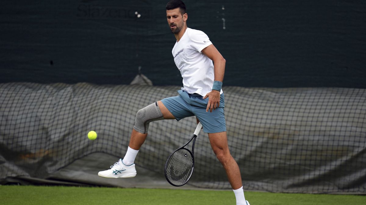 Djokovič je s operovaným kolenem na Wimbledon plně připravený