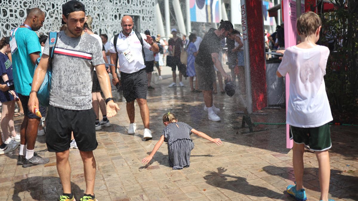 Je to extrém. Pekl jsem se zaživa, řekl Menšík. Paříž spaluje vedro, trpí hráči i diváci