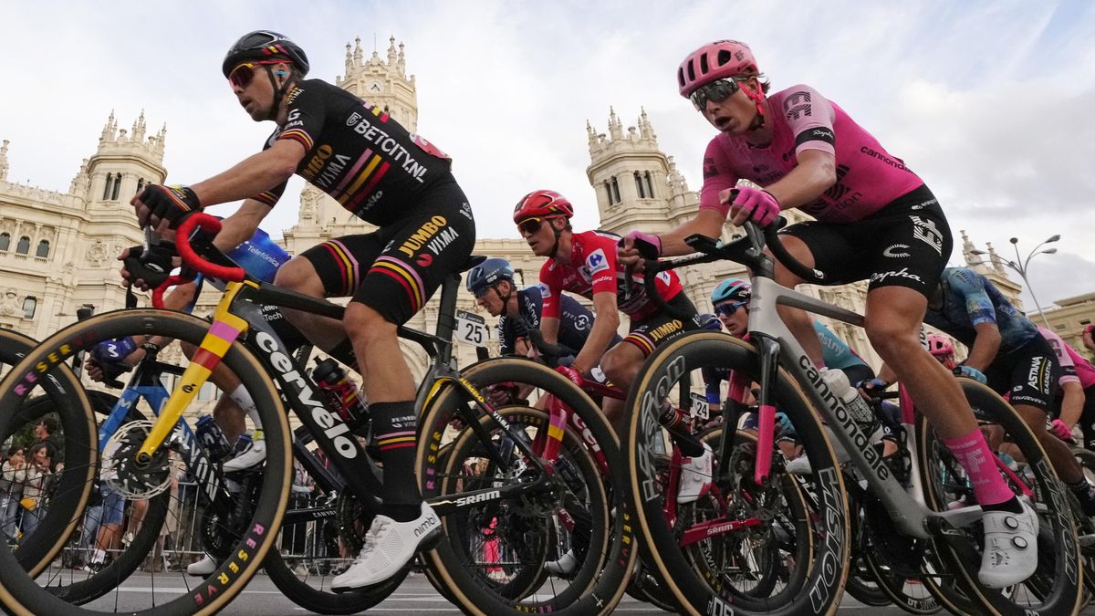 Belgičan Van Aert si výhrou v etapě pojistil vedení ve Vueltě. Bittner pátý, Vacek dvanáctý