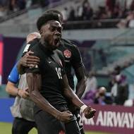 Kanaďan Alphonso Davies slaví branku proti Chorvatsku.