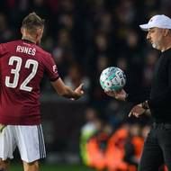 Trenér Slavie Praha Jindřich Trpišovský a Matěj Ryneš ze Sparty 