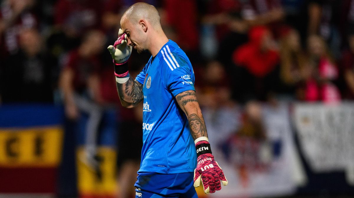 Další kiks brankáře v lize. Tohle si nemůžeme dovolit, štvalo asistenta Dynama