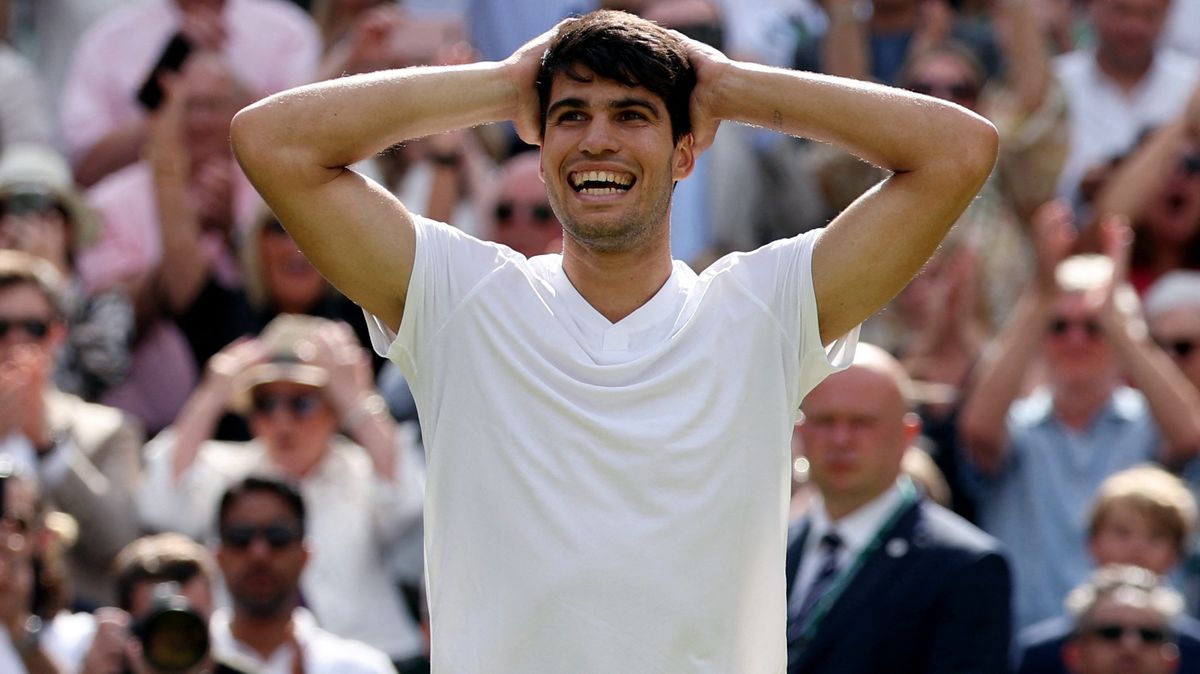 Wimbledonská tradice. Šampion Alcaraz si zatančil s další Češkou