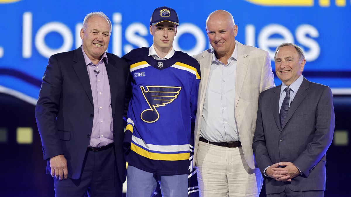Obránce Adam Jiříček uzavřel v NHL tříletý nováčkovský kontrakt se St. Louis