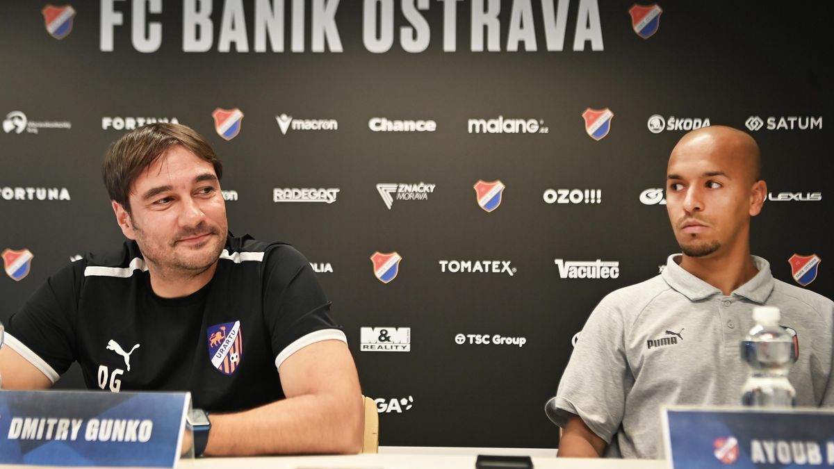 Připraveni jsou všichni, raději bych mluvil o fotbale, nechtěl se bavit o ruských hráčích trenér Urartu