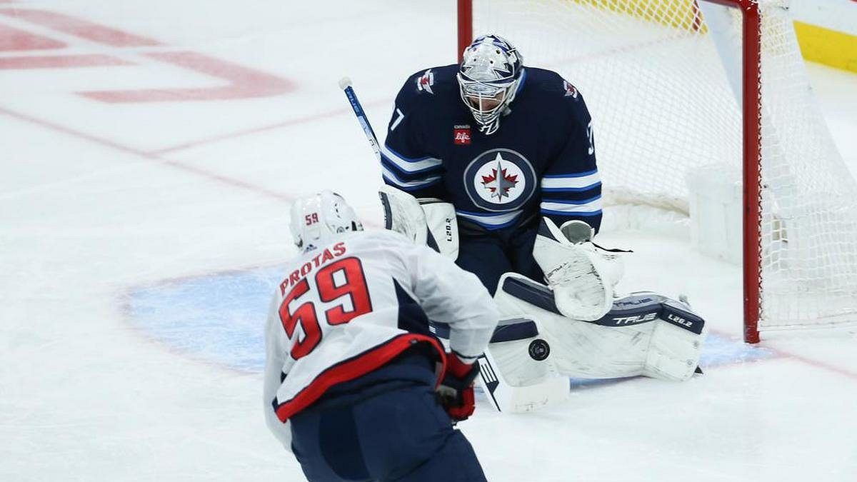 Winnipeg si v NHL pojistil na dalších sedm let Scheifeleho a Hellebuycka